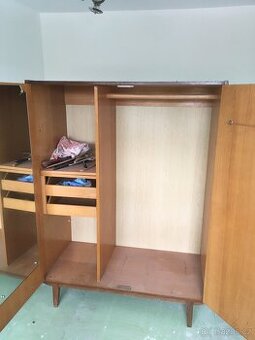 Šatní skříň - 1