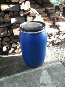 SUDY PLASTOVÉ OBJEM 220 LITRŮ -OD ČOKOLÁDY