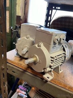 Elektromotor siemens Č25 - máme dva