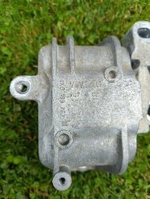 Silentblok motoru 1K0199262M VW CC 2.0 TSi 147 kW r.v. 2010