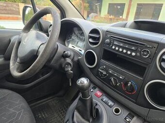 Peugeot partner long , 2013 5 míst.nová stk 2027/1 dph