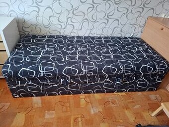 Postel s úložným prostorem