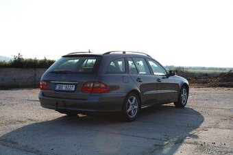 MERCEDES BENZ E 220CDI,KOMBI,TAŽNÉ,MANUÁL,ORIG.KM