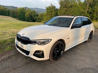 BMW 320e Touring, Plug-in-Hybrid, DPH, panorama, el. tažné