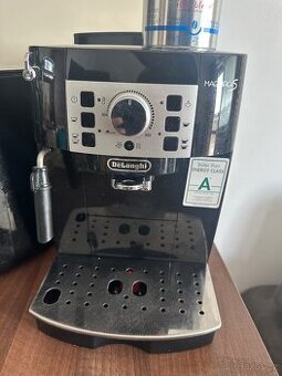Automatický kávovar De'Longhi Magnifica S . Použity.