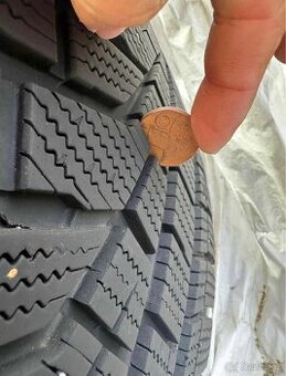 Pneu zimní Hankook winter 275/40 R22