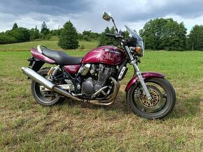 Suzuki GSX 750 INAZUMA