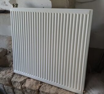 Deskový radiátor 1000x950x60mm/1250w v perfektním stavu