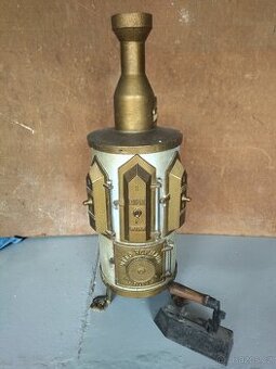 Staré krejčovské kamna na ohřev žehliček