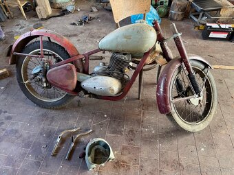 Jawa Pérák 250