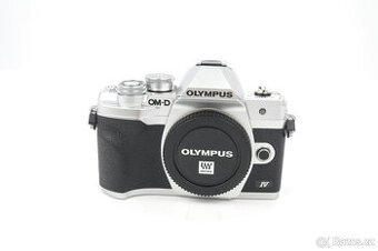 Olympus OM-D E-M10 Mark IV + 25mm f/1.8 + 14-150mm f/4-5.6 I