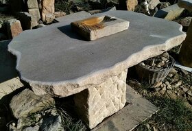 Kamenné stoly