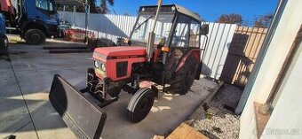 Zetor 5211 s přední radlicí a navijákem