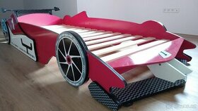 Postýlka Formule 1