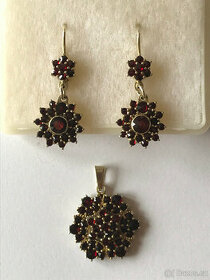 Pozlacený přívěsek a naušnice - sada s českými granáty