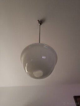 Prvorepublikový lustr po renovaci do vyšších prostor