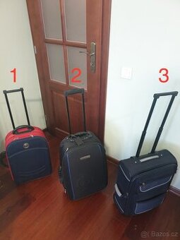 Mnoho různých kufrů (celkem 9)