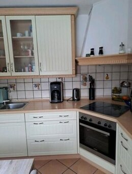 Moderní venkovská kuchyně se spotřebiči,6215