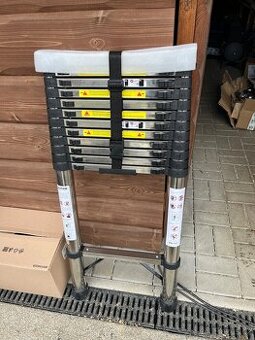 Výsuvný nerezový žebřík 5 m