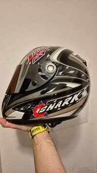 Helma Shark Carl Fogarty velikost M