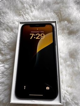 Apple iPhone 11 128GB, černý, stav A, nová baterie