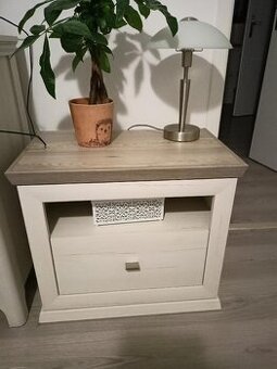 Noční stolky z XXXLutz