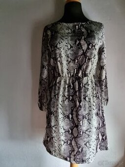 Elegantní společenské šaty. L 40 12.