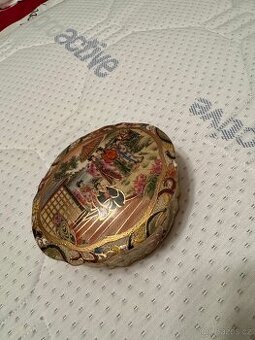 Starožitná oválná šperkovnice či dóza ve stylu Satsuma