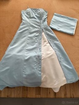Krásné světle modré saty