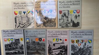 Knihy Hrady a zámky 1-6 a obrazové publikace