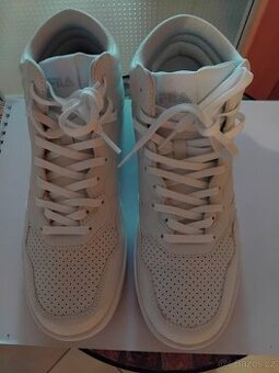 Bílé tenisky značky Fila vel.42