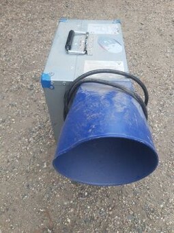 Ventilátor k nafukovacímu hradu