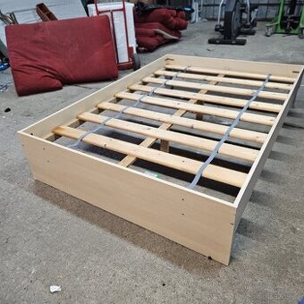 Prodám postel 140x200cm zachovalou