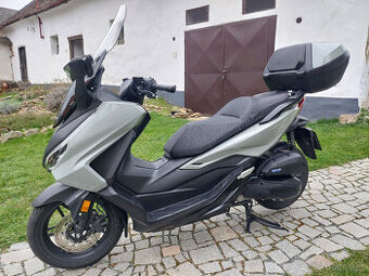 HONDA Forza 125 2024 ČR 1270km, záruka
