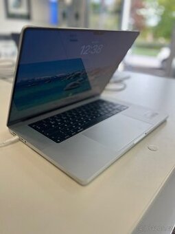 MacBook Pro 2021 - 32GB RAM - M1 Pro - 16’’ - 12M ZÁRUKA