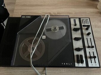 Tesla b93 stereo radiomagnetofon cívkový magnetofon