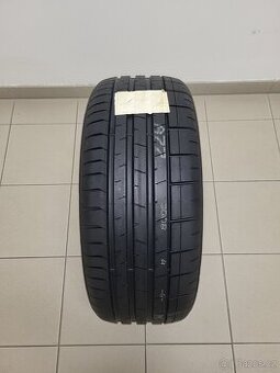 Prodám 1ks nové pneu Pirelli 235/45 ZR18 94Y