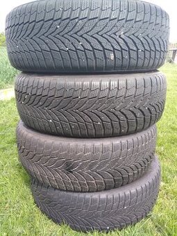 Zimni Nexen  215/60 R17
