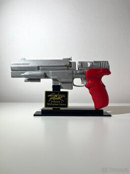 Replika pistole MalorianArms Johnyho Silverhanda (Cyberpunk)