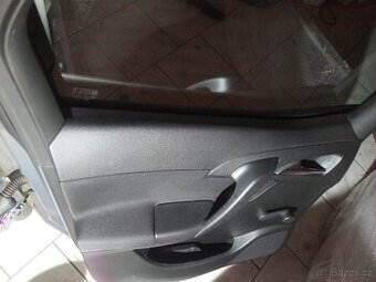 Dveře zadní Opel Meriva 2010 B limuzína