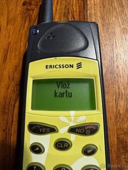 Vintage mobilní telefon Ericsson A1018s – sběratelský kousek - 1
