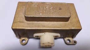 Volga (Gaz) 21,24, Regulátor napětí - "Voltage regulator"