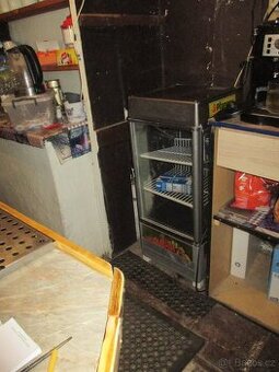 chladící vitrína p.c. 9000kč