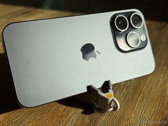 iPhone 15 Pro, 256GB, černý titan, top stav