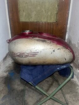 Jawa Čz 250/353 nádrž