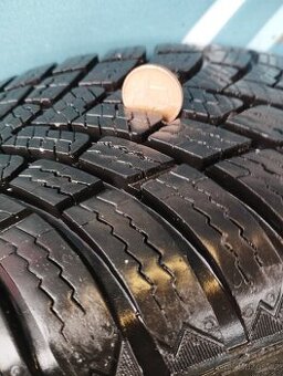 Zimní pneu 205/55/16 Barům