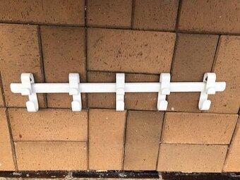 Kovový věšák iKEA