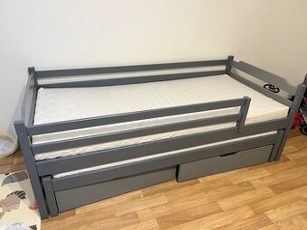 Postel s přistýlkou