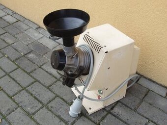 MLÝNEK NA CELOZRNNOU MOUKU /obilí / 380 V( dalamánky,chleba.