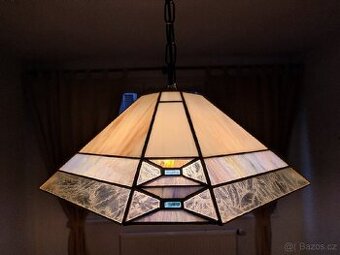 STAROŽITNÝ LUSTR TIFFANY.